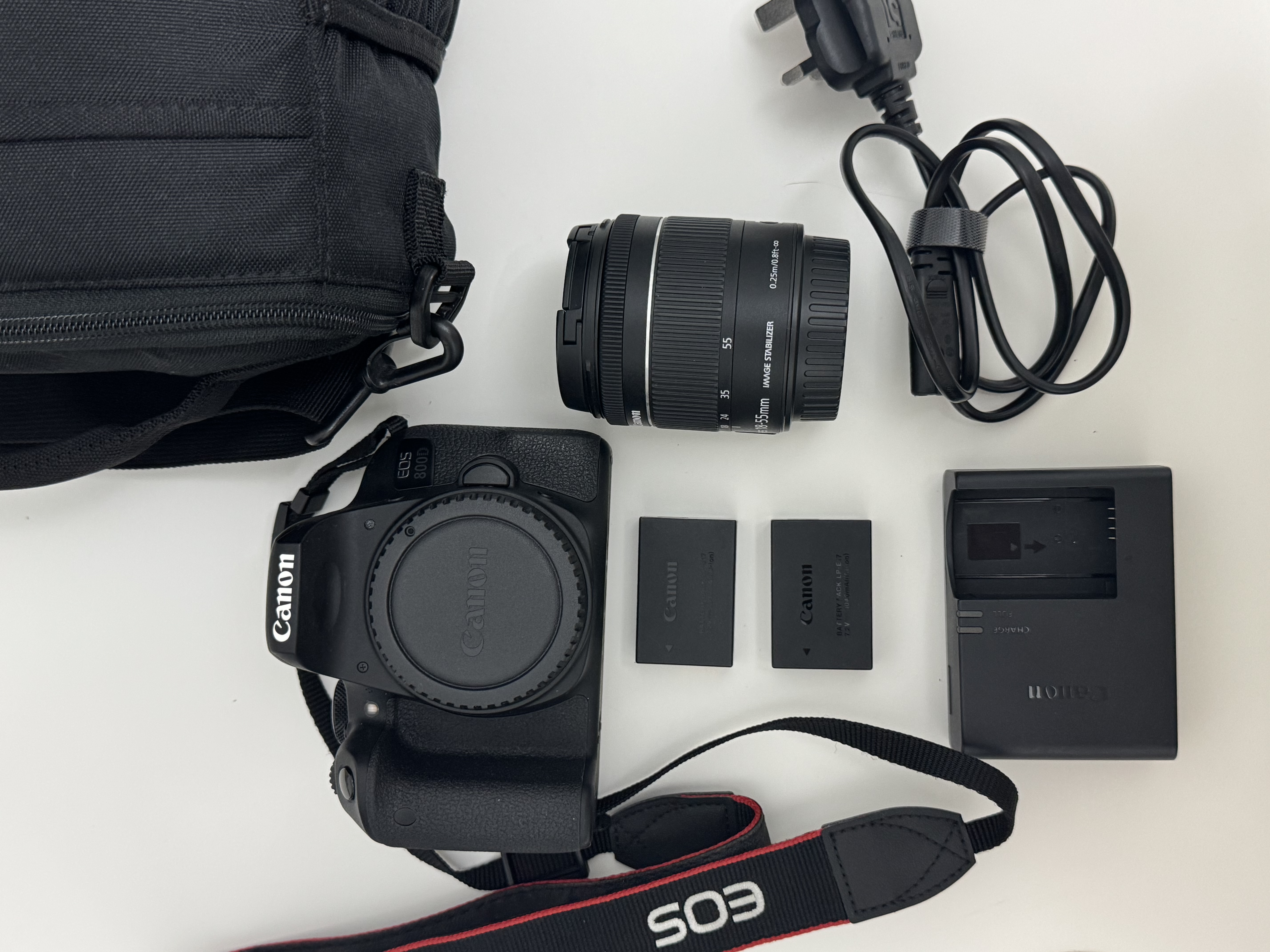 Canon EOS 800D + 18-55mm Lens + 2 Original Batteries + Charger + Camera Bag